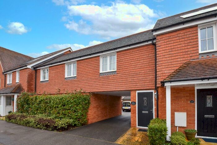 2 Bedroom Coach House To Rent In Whittaker Drive, Horley, Surrey, RH6