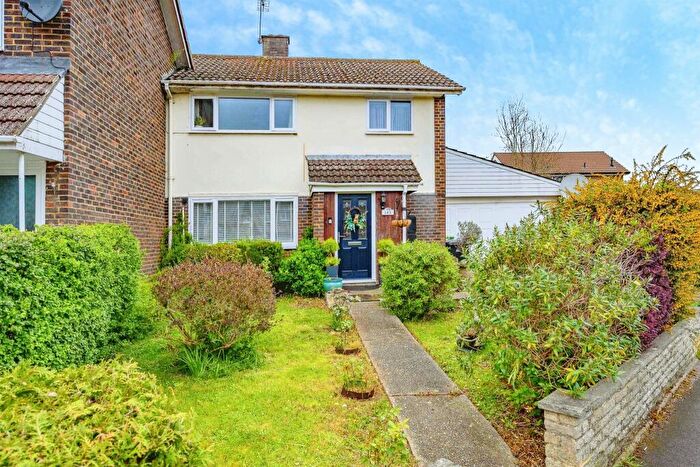 3 Bedroom Link Detached House For Sale In Gadebridge Road, Hemel Hempstead, HP1
