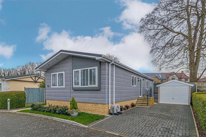 2 Bedroom Retirement Property For Sale In North Drive, Blunsdon Abbey Park, Blunsdon, SN25