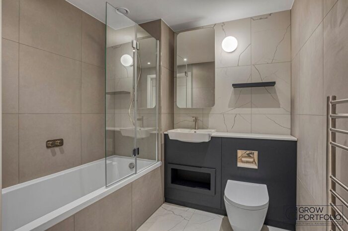 1 Bedroom Flat To Rent In Eden Place, London, E16
