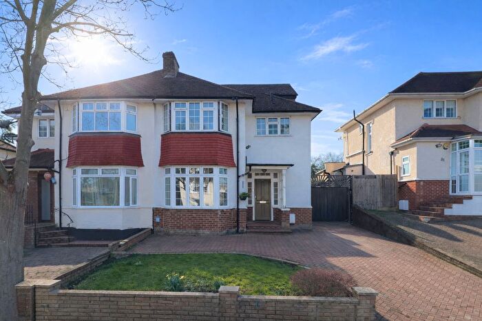 4 Bedroom Semi Detached House For Sale In Glendale Avenue, Edgware, HA8