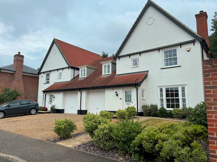 4 Bedroom Semi-Detached House For Sale In Christophers Close, Northrepps, Cromer, NR27