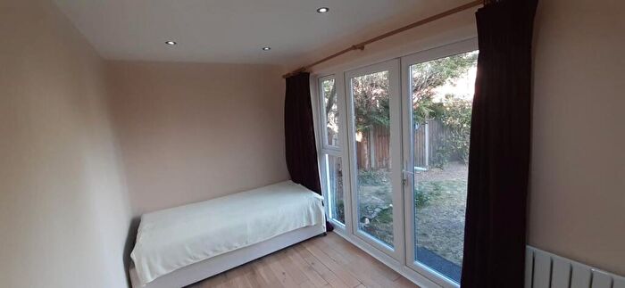 5 Bedroom House To Rent In Easby Abbey, MK41