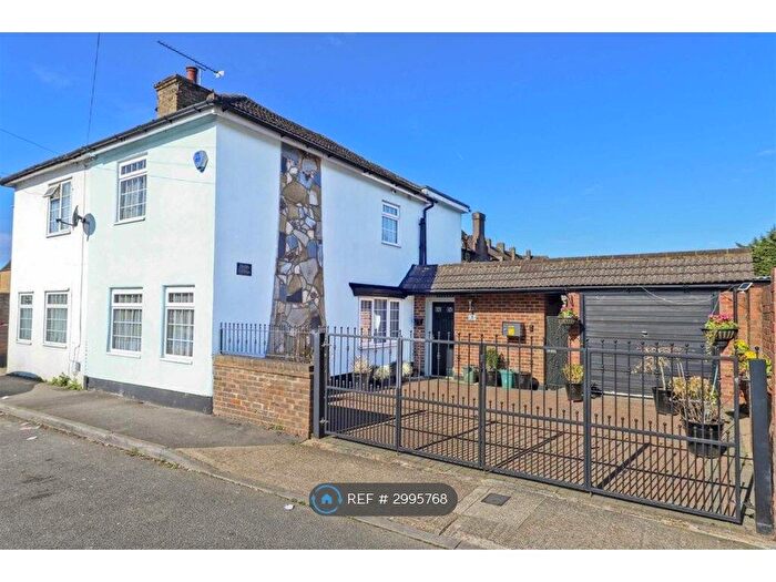 2 Bedroom Semi-detached House To Rent In Heath Road, Uxbridge, UB10