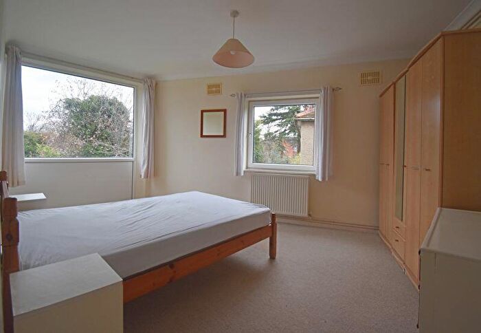 2 Bedroom Flat To Rent In A Hamilton Road, Reading, RG1