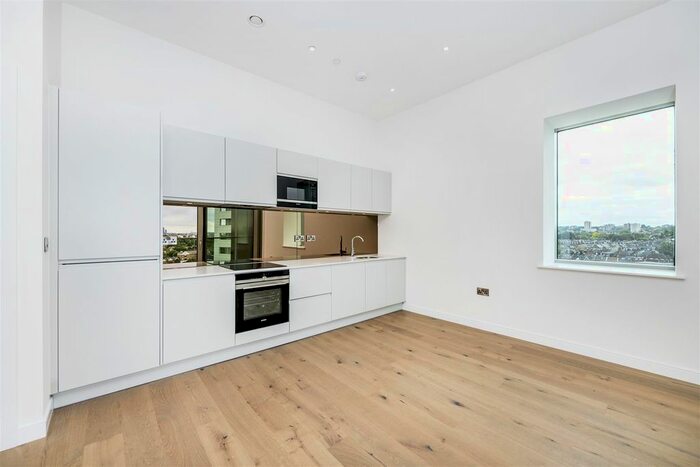2 Bedroom Flat To Rent In Buckhold Road, London, SW18