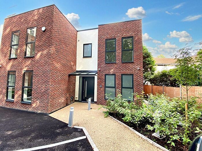 4 Bedroom Semi-Detached House To Rent In Cavendish Road, Salford, M7