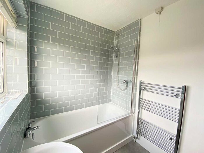 4 Bedroom Semi-Detached House To Rent In Sturry Road, Canterbury, CT1