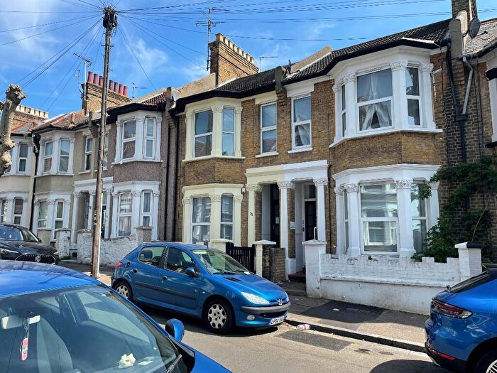 2 Bedroom Flat To Rent In Old Southend Road, Southend-On-Sea, Essex, SS1