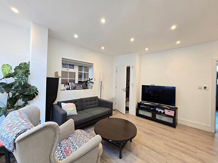 4 Bedroom Property To Rent In Fredericks Place, London, N12