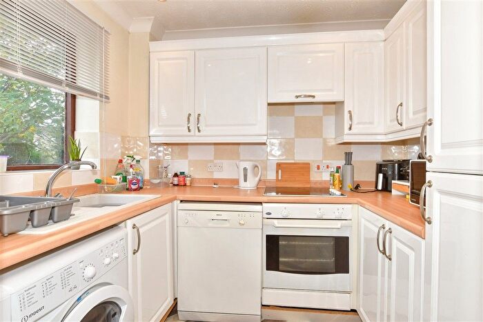 1 Bedroom Flat For Sale In Winston Close, Greenhithe, Kent, DA9