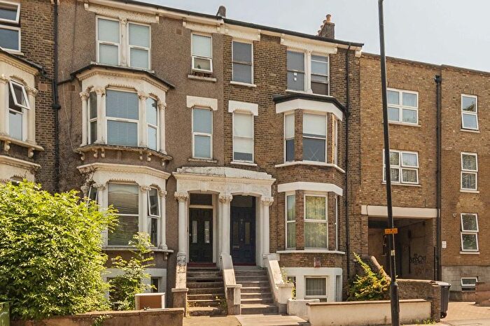3 Bedroom Flat To Rent In Bedford Road, London, SW4
