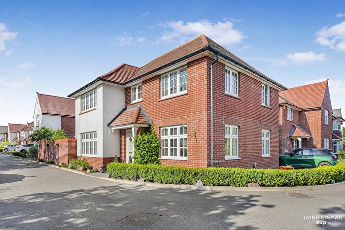 4 Bedroom Detached House For Sale In Dixon Link, Langdon Hills, SS16