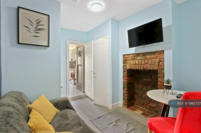 3 Bedroom Semi-Detached House To Rent In Union Street, Maidstone, ME14