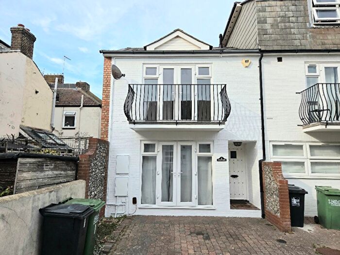 2 Bedroom End Of Terrace House To Rent In Commercial Road, Eastbourne, BN21