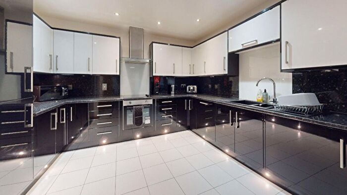 2 Bedroom Flat To Rent In Castle Street, City Centre, Aberdeen, AB11