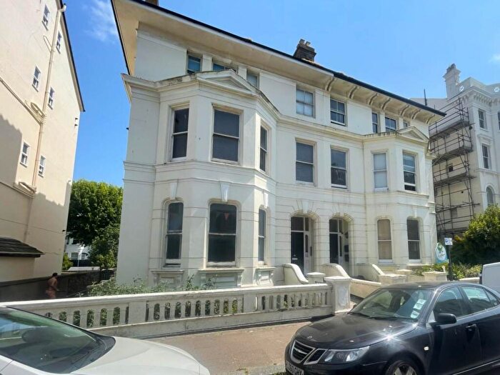 2 Bedroom Flat To Rent In St Aubyns, Hove, BN3