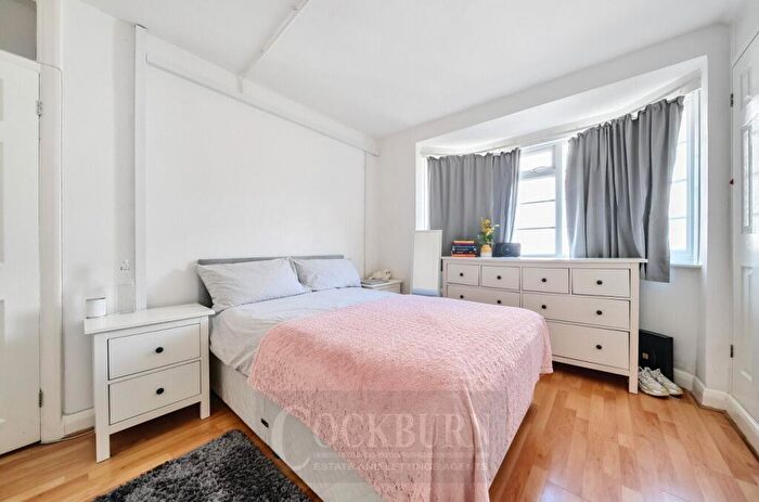 2 Bedroom Flat To Rent In Amblecote Road, London, SE12