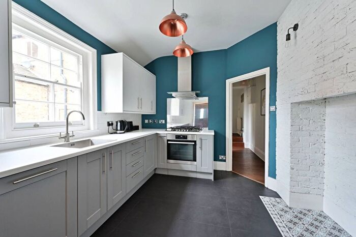 2 Bedroom Flat To Rent In Kingston Road, South Wimbledon, London, SW19