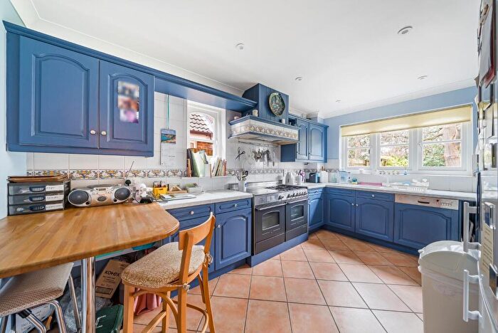 4 Bedroom Detached House For Sale In Postmill Close, Croydon, CR0