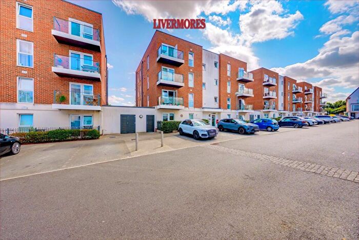 2 Bedroom Flat For Sale In Alcock Crescent, Crayford, Dartford, DA1