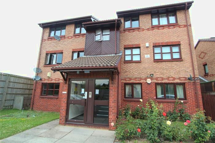 2 Bedroom Flat To Rent In Allington Close, Gravesend, Kent, DA12