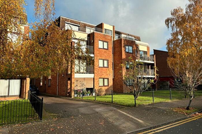 2 Bedroom Flat For Sale In Bromley Road, Beckenham, BR3