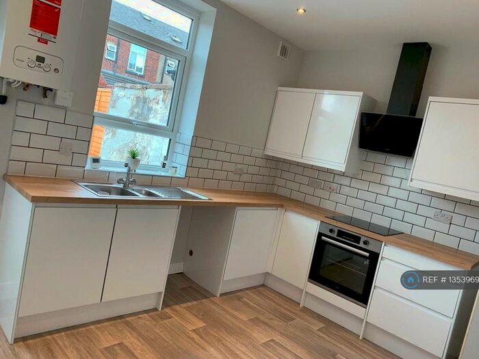 4 Bedroom Terraced House To Rent In Benson Street, Bury, BL9