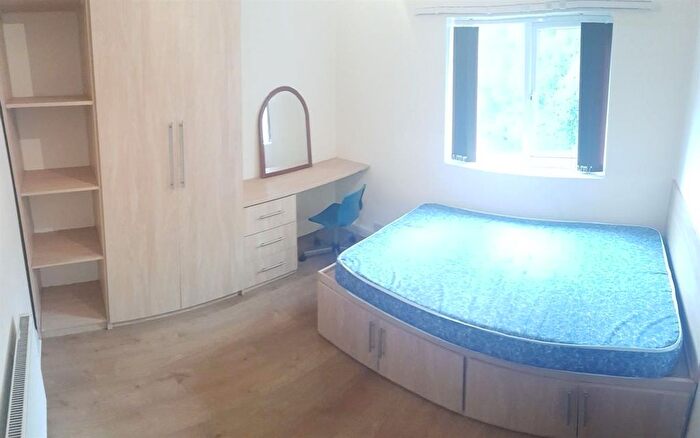 5 Bedroom Semi-Detached House To Rent In Lathom Road, Manchester, M20