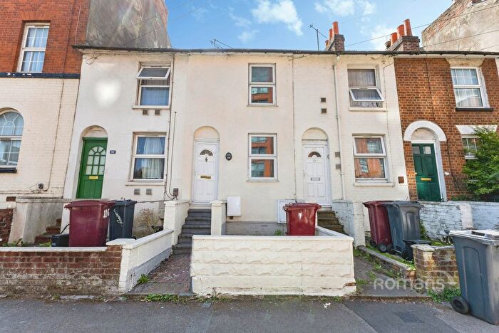 2 Bedroom Terraced House To Rent In Queens Road, Reading, Berkshire, RG1