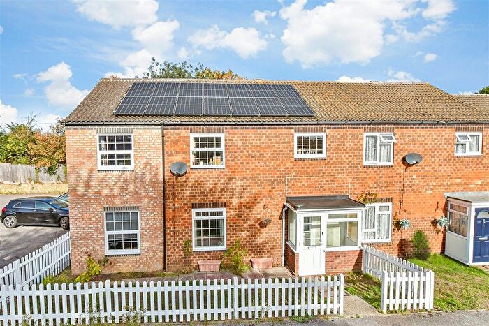 5 Bedroom End Terrace House For Sale In Goldfinch Close, Faversham, Kent, ME13