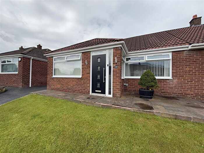 2 Bedroom Semi-Detached Bungalow For Sale In Beverley Close, Ashton-Under-Lyne, OL6