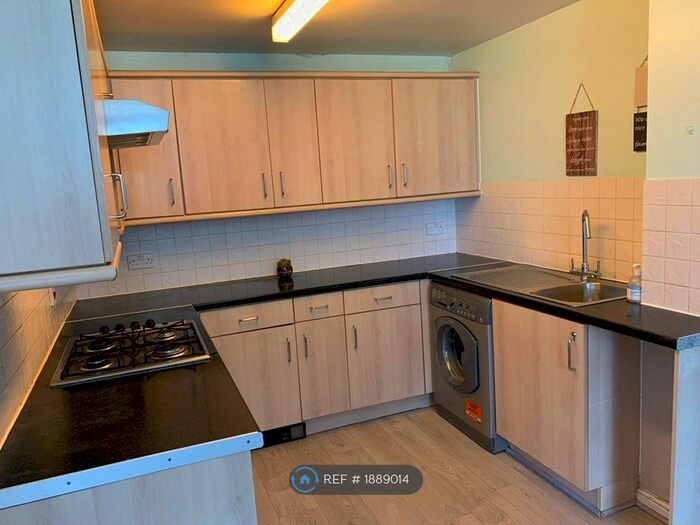3 Bedroom Flat To Rent In Felixstowe Road, London, SE2