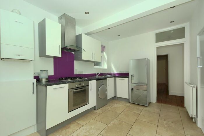 2 Bedroom Flat To Rent In Glenfield Road, London, W13
