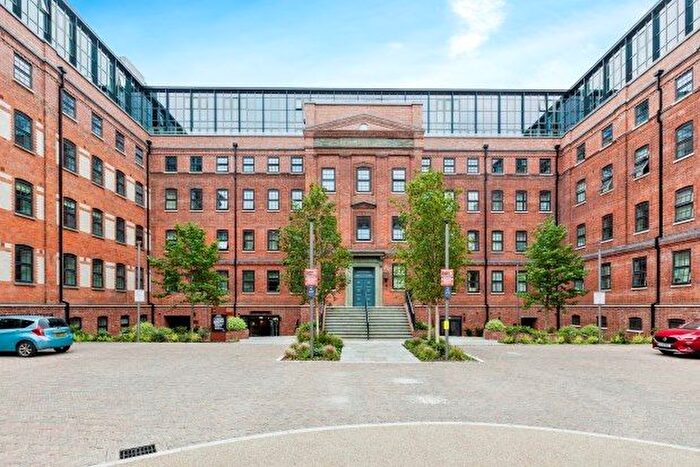 2 Bedroom Flat To Rent In Memorial Avenue, Slough, SL1