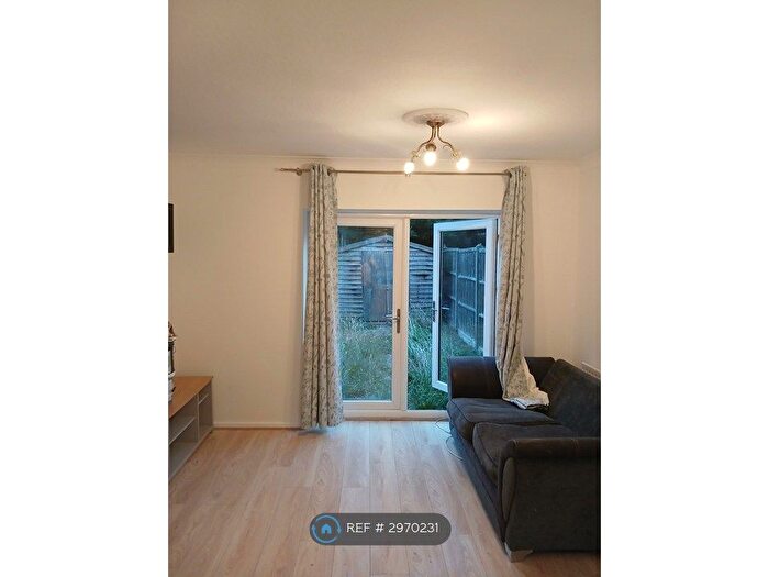 3 Bedroom Semi-Detached House To Rent In Durlston Grove, Birmingham, B28