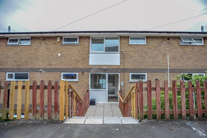 2 Bedroom Flat To Rent In Pontypridd Street, Barry, CF63