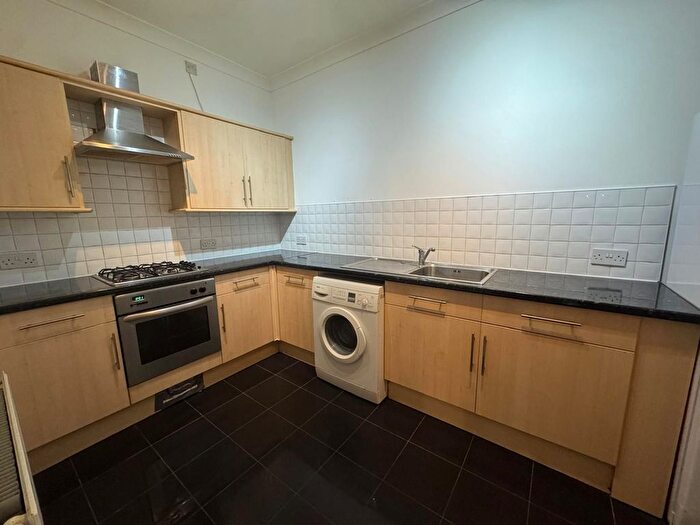 1 Bedroom Flat To Rent In Carisbrooke House, E17