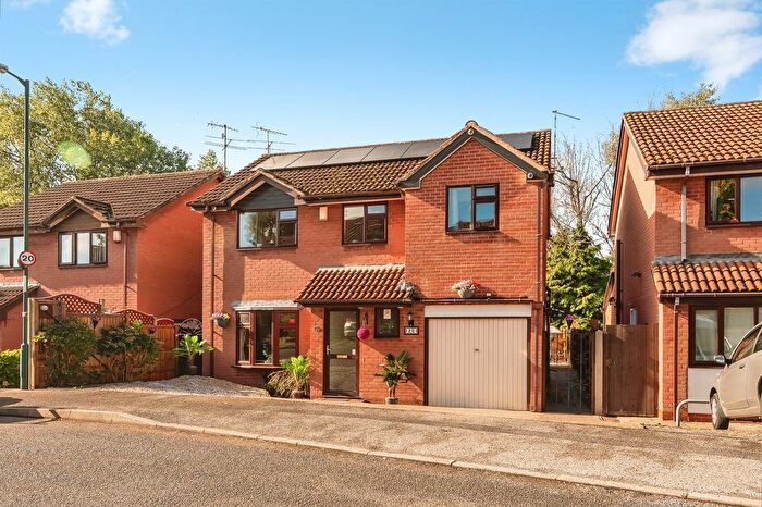 4 Bedroom Detached House For Sale In Poplar Avenue, Nottingham, NG5