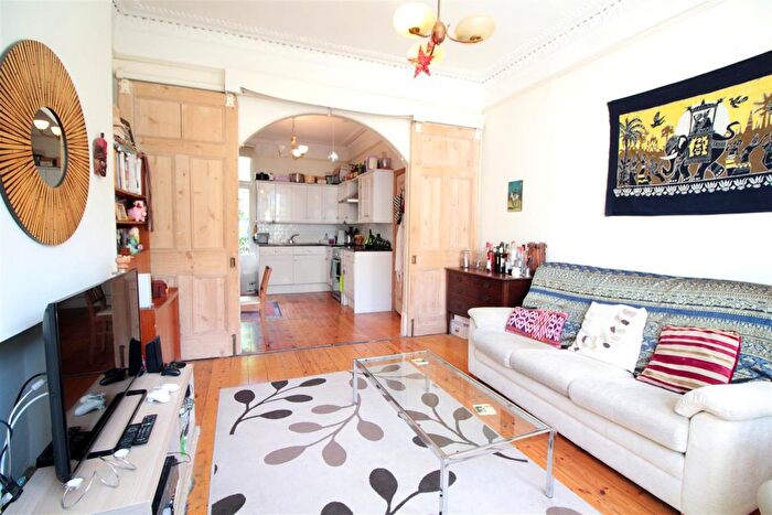 1 Bedroom Flat To Rent In Holmewood Road, London, SW2