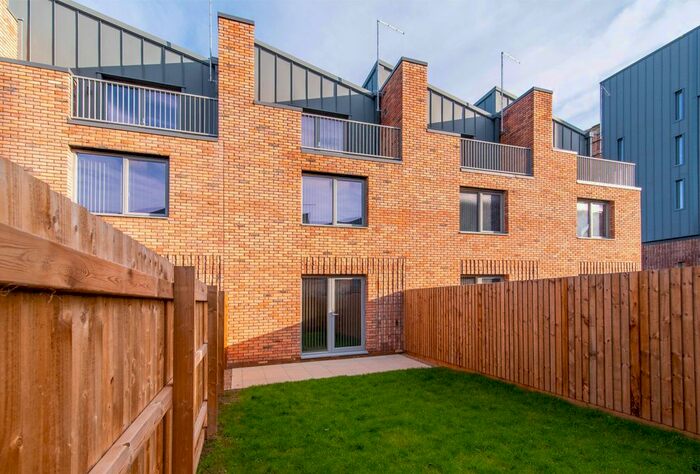 4 Bedroom Town House To Rent In Culvert Rise, Nottingham, NG2