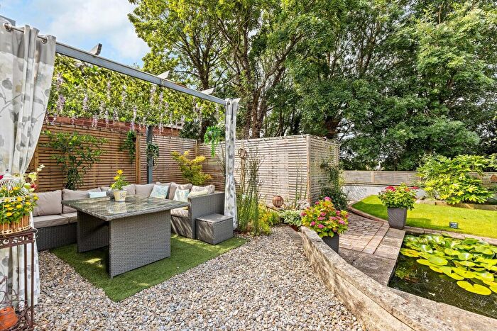 3 Bedroom Semi-Detached House For Sale In Heatherdene, Tadcaster, LS24
