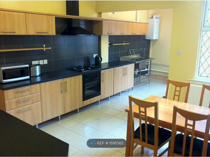 3 Bedroom Terraced House To Rent In City Road, Sheffield, S2