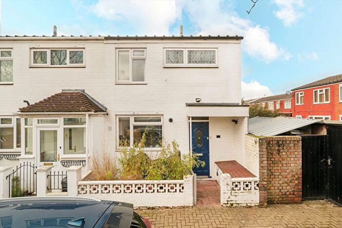 3 Bedroom End Terrace House For Sale In Lochinvar Street, Balham, SW12