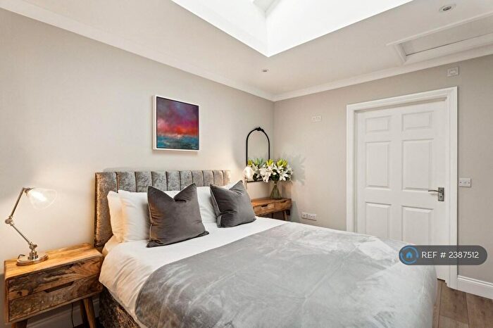 1 Bedroom Flat To Rent In Swiss Farm, Henley-On-Thames, RG9