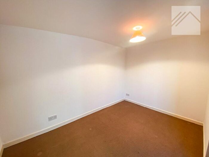 2 Bedroom Bungalow For Sale In Waarem Avenue, Canvey Island, SS8