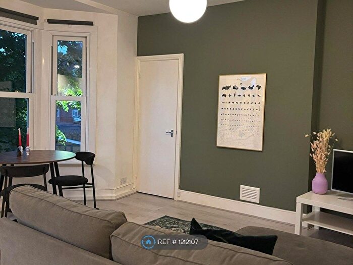 2 Bedroom Flat To Rent In B, London, SW2