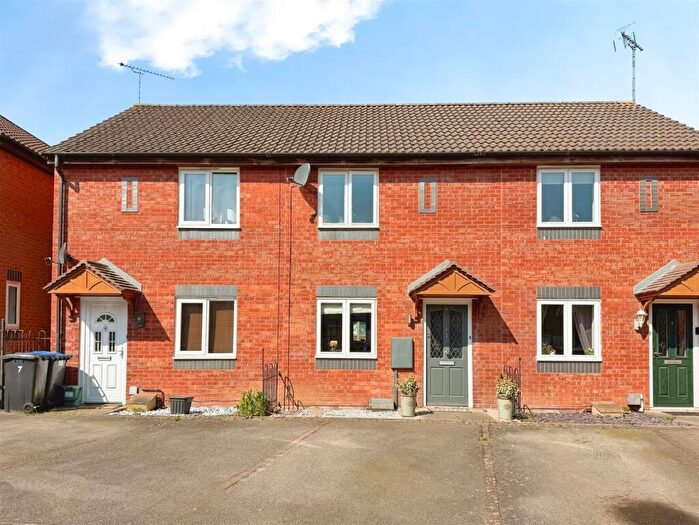 2 Bedroom Terraced House For Sale In Parish End, Leamington Spa, CV31