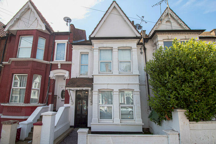 2 Bedroom Flat To Rent In Heygate Avenue, Southend-on-sea, SS1