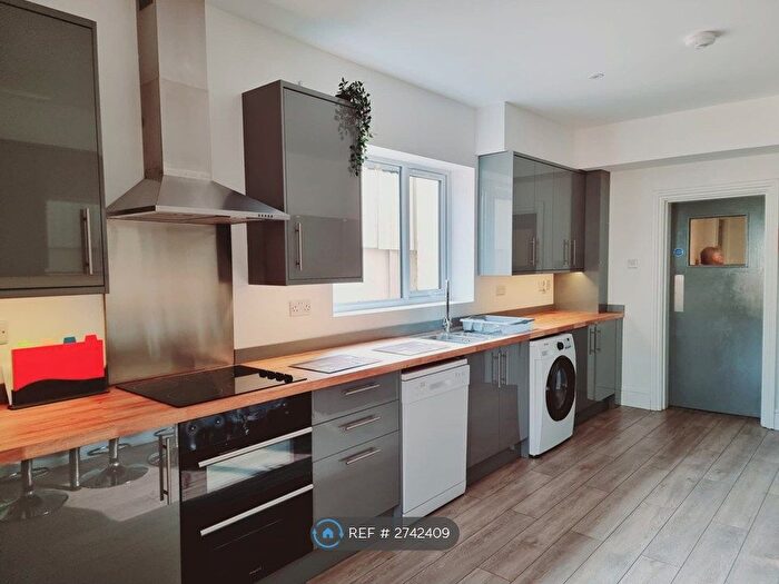 6 Bedroom End Terrace House To Rent In Triangle North, Bath, BA2